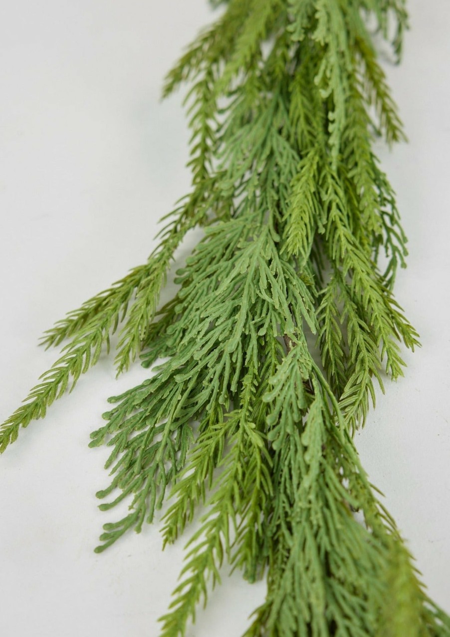 Winter Forest Radial | Indoor/Covered Outdoor Faux Cedar Pine Garland - 48"