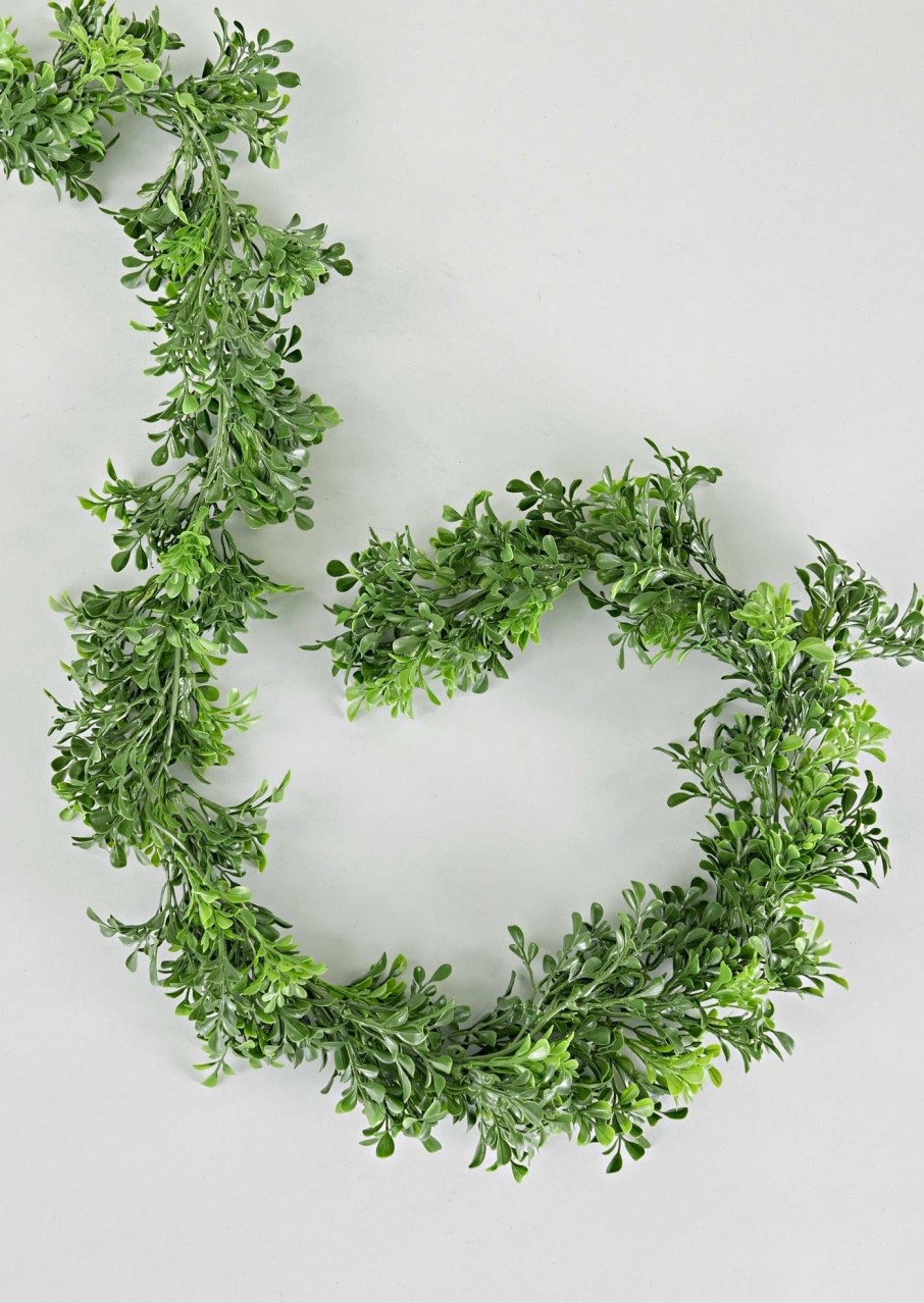 Winter Forest Radial | Indoor/Covered Outdoor Faux English Boxwood Garland - 72"